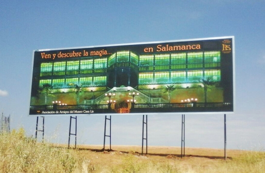 valla-del-museo-casa-lis