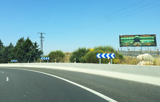 valla-desde-la-carretera